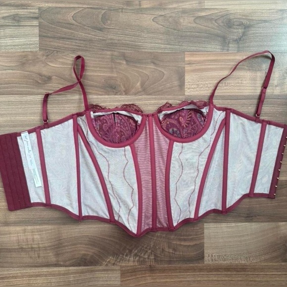 Urban Outfitters Burgundy Lace Crop Top - Picture 3 of 3